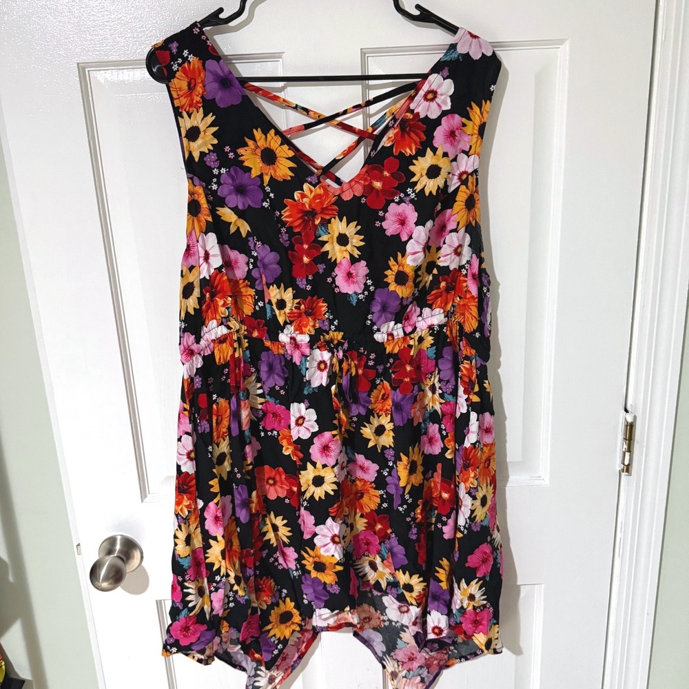 Torrid Floral Strappy Back Sharkbite Hem Sleeveless Top Black Plus Size 2 2X